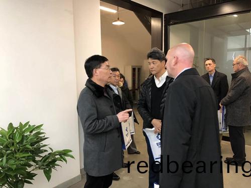 美国诺信公司全球业务高管莅临上海智联精工参观交流